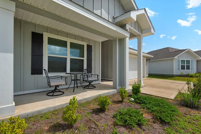a view of a house with backyard and porch
