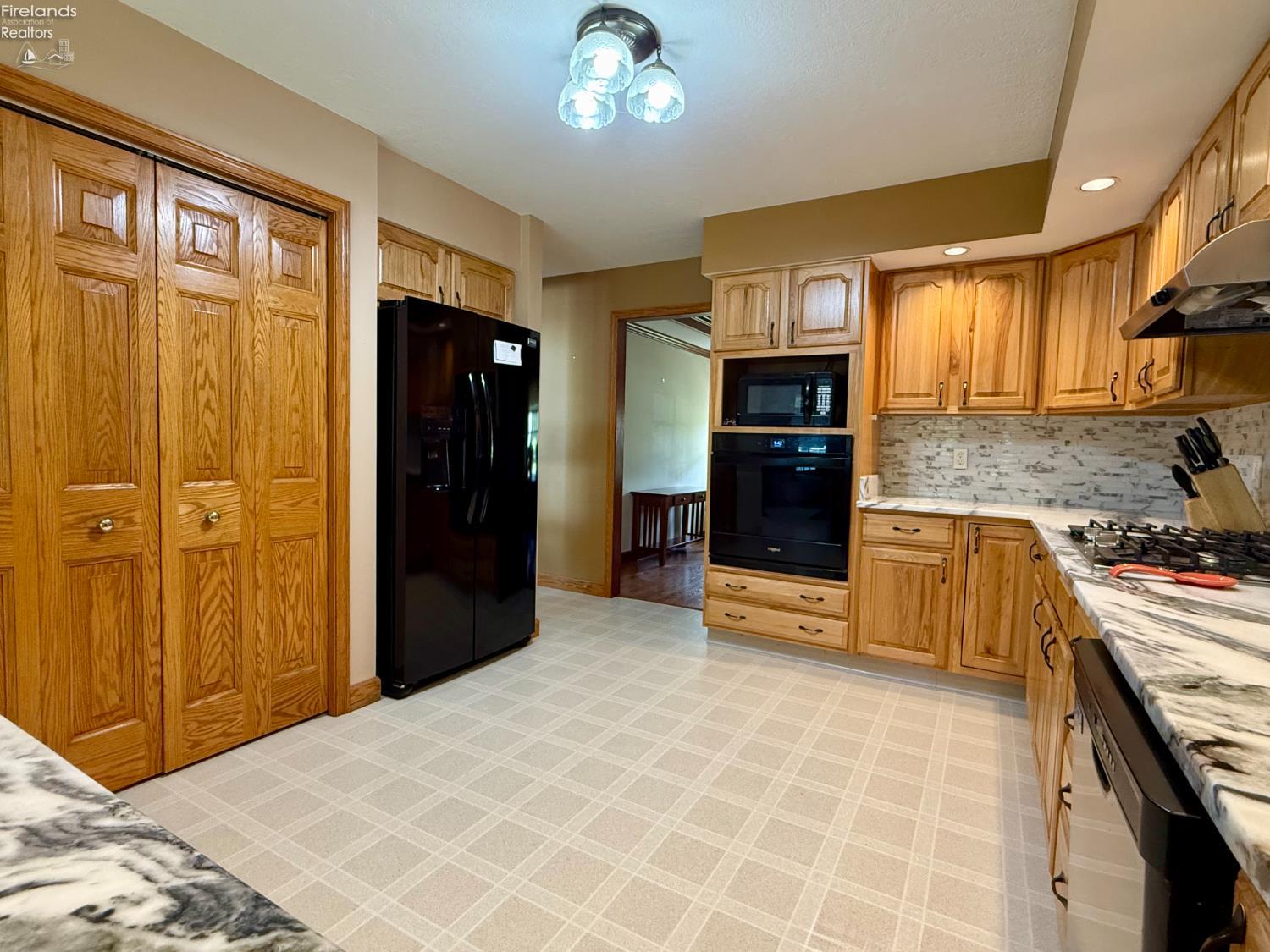 52808 North Ridge Road Vermilion, OH 44089 - Photo 18 of 66 Gallery Image 18