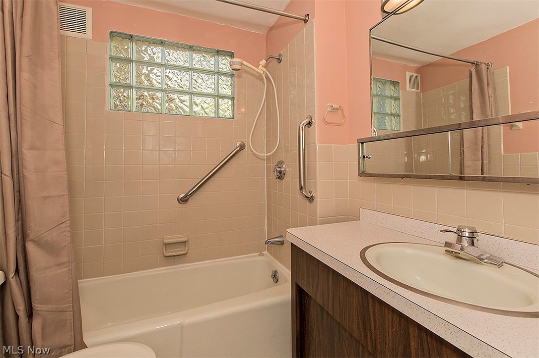 2584 Dartmoor Road Cleveland, OH 44118 - Photo 24 of 35 Gallery Image 24