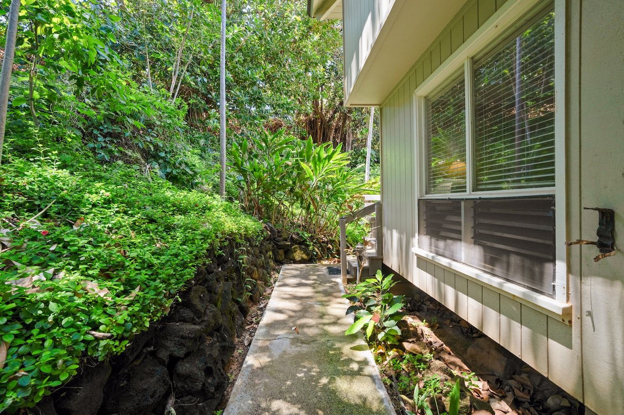 2330 Ho'ohu Road, Unit 27 Koloa, HI 96756 - Photo 29 of 30 a backyard of a house with large trees and plants