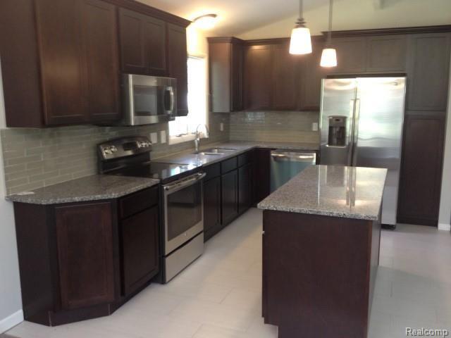 239 Booth Road Troy, MI 48085 - Photo 12 of 27 IMG_5872.jpg