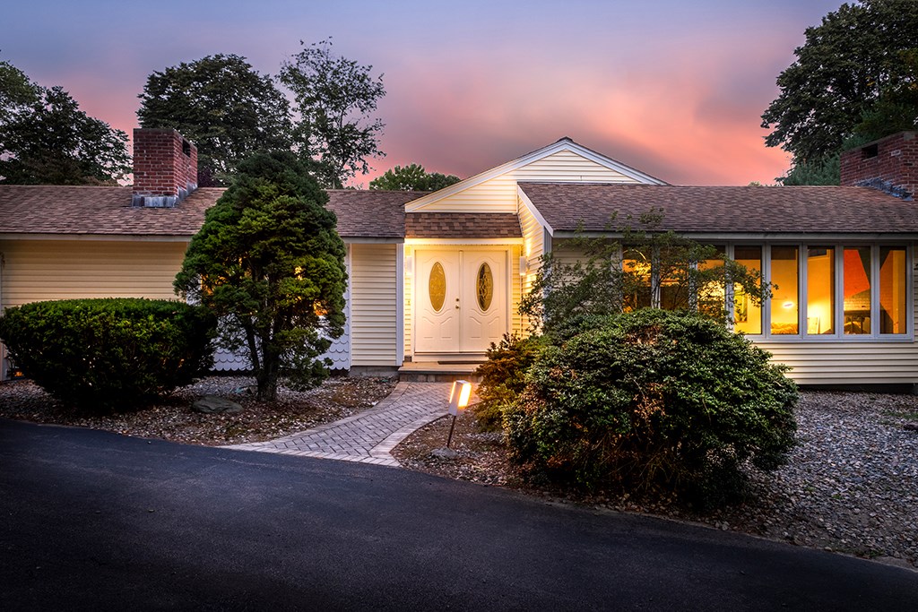 33 Forge Road North Kingstown, RI 02852 - Photo 2 of 34 Entry