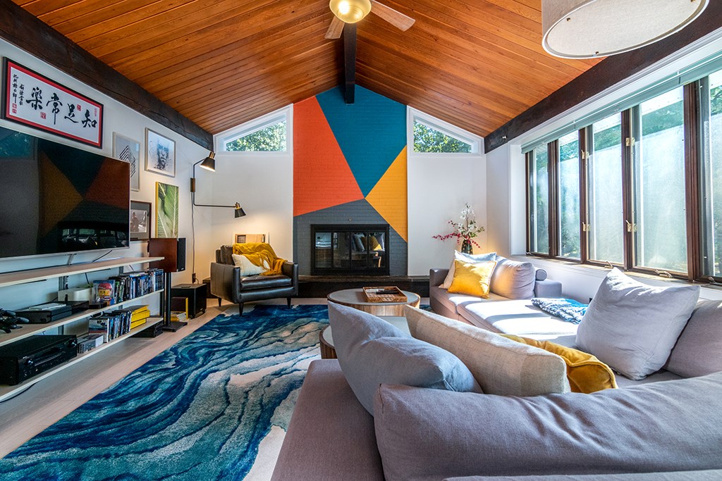 33 Forge Road North Kingstown, RI 02852 - Photo 10 of 34 Family Room