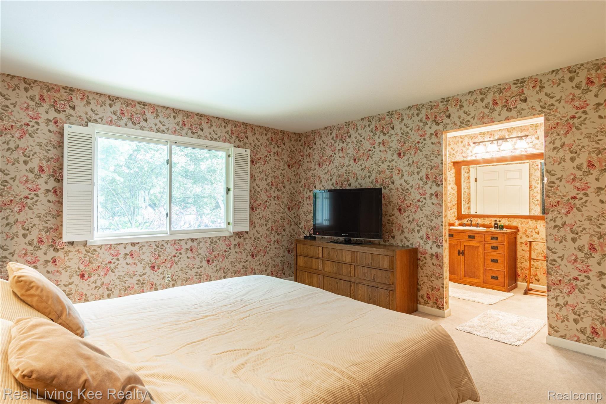 1329 Greenleaf Drive Rochester, MI 48309 - Photo 23 of 49 Interiors (25 of 38).jpg