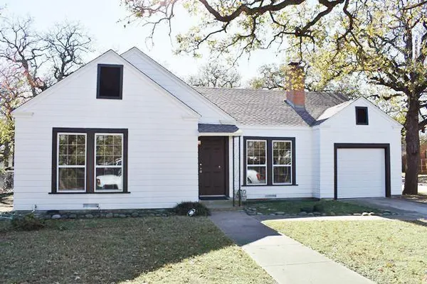 $1,795 | 4900 Morris Avenue, Fort Worth, TX 76103