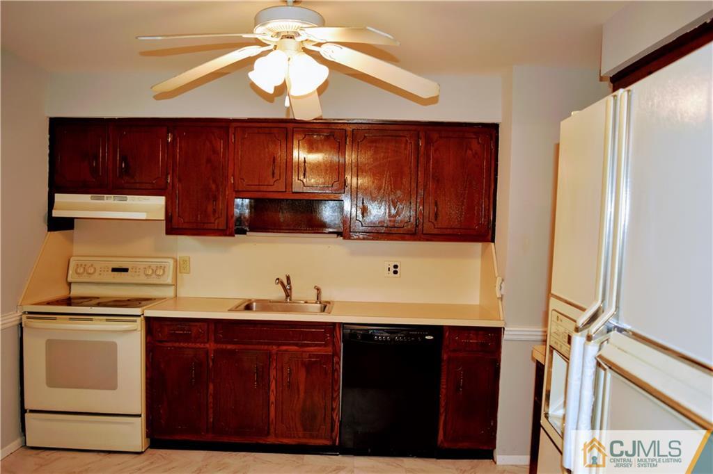 135 Fresh Ponds Road Monroe Township, NJ 08831 - Photo 8 of 20 Gallery Image 8