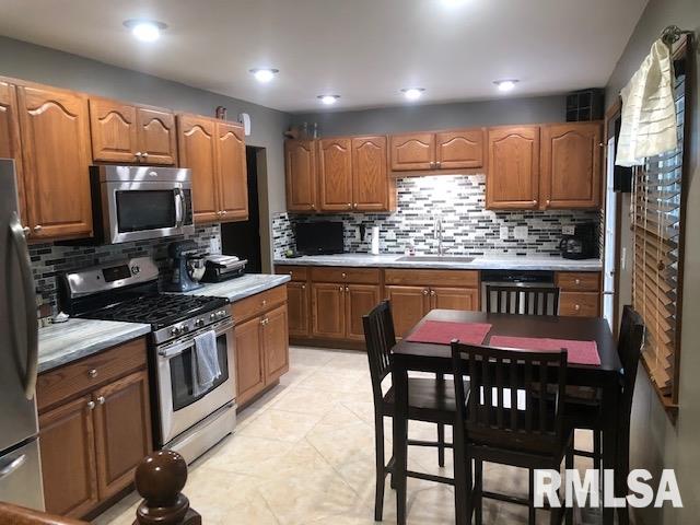 609 Southwest 5th Street Aledo, IL 61231 - Photo 7 of 28 Gallery Image 7