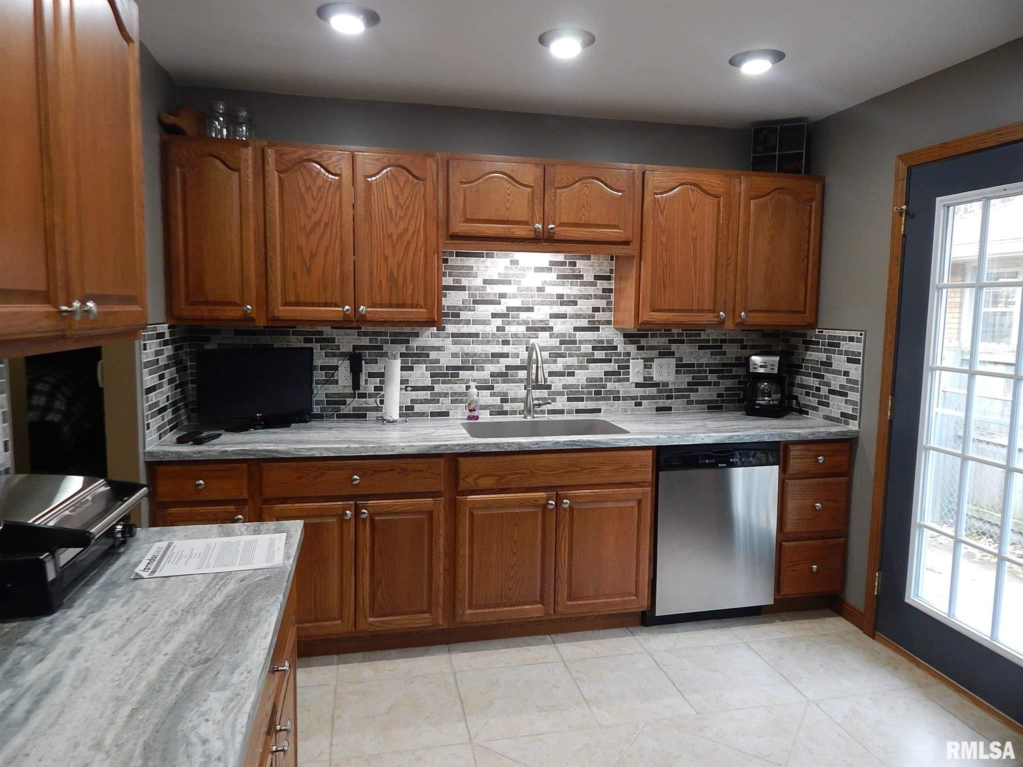 609 Southwest 5th Street Aledo, IL 61231 - Photo 8 of 28 Gallery Image 8