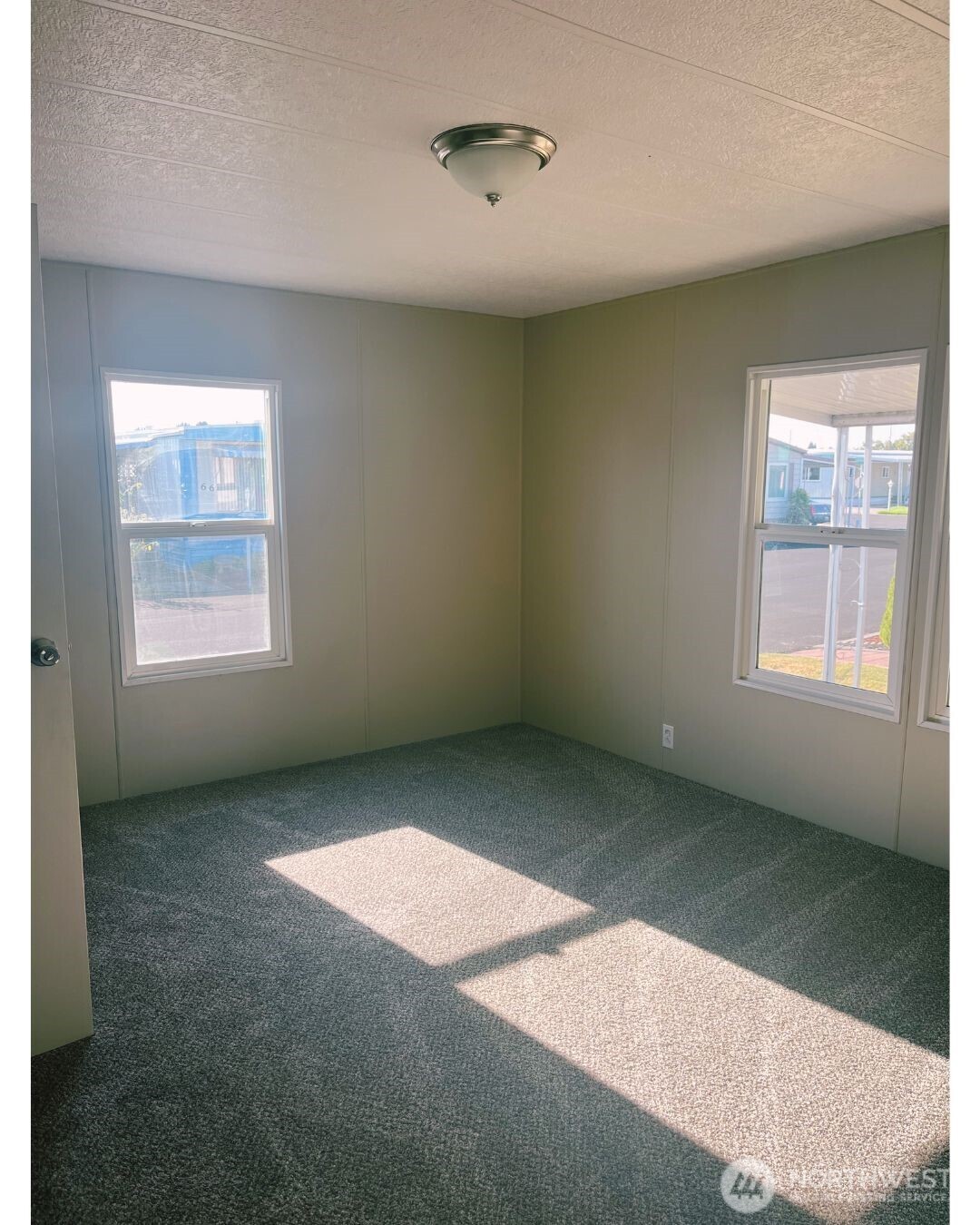 67 Jade Street Walla Walla, WA 99362 - Photo 10 of 21 an empty room with a window