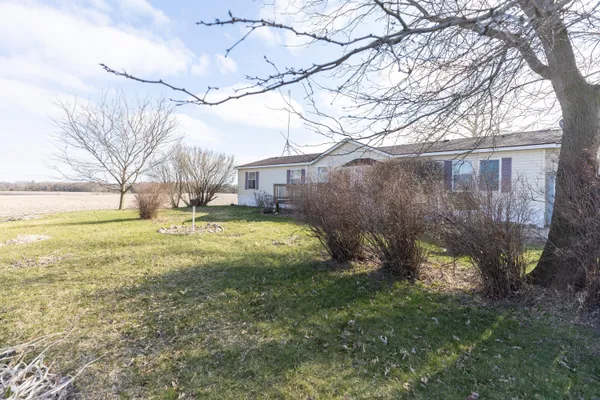 $215,000 | 2822 Olmstead Road, Muir, MI 48860