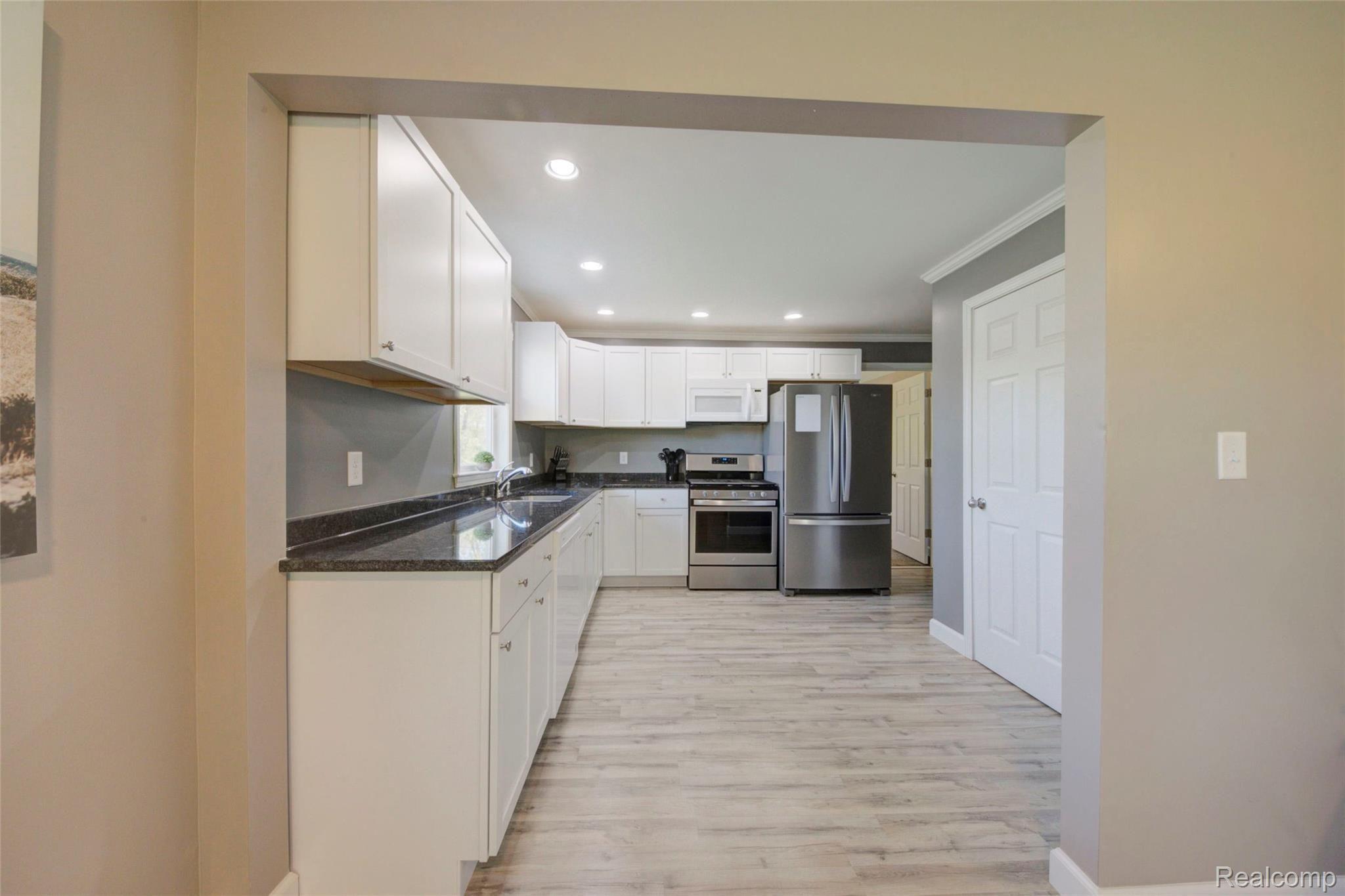 18017 Sumpter Road Belleville, MI 48111 - Photo 16 of 46 4H8A6693_4_5.jpg