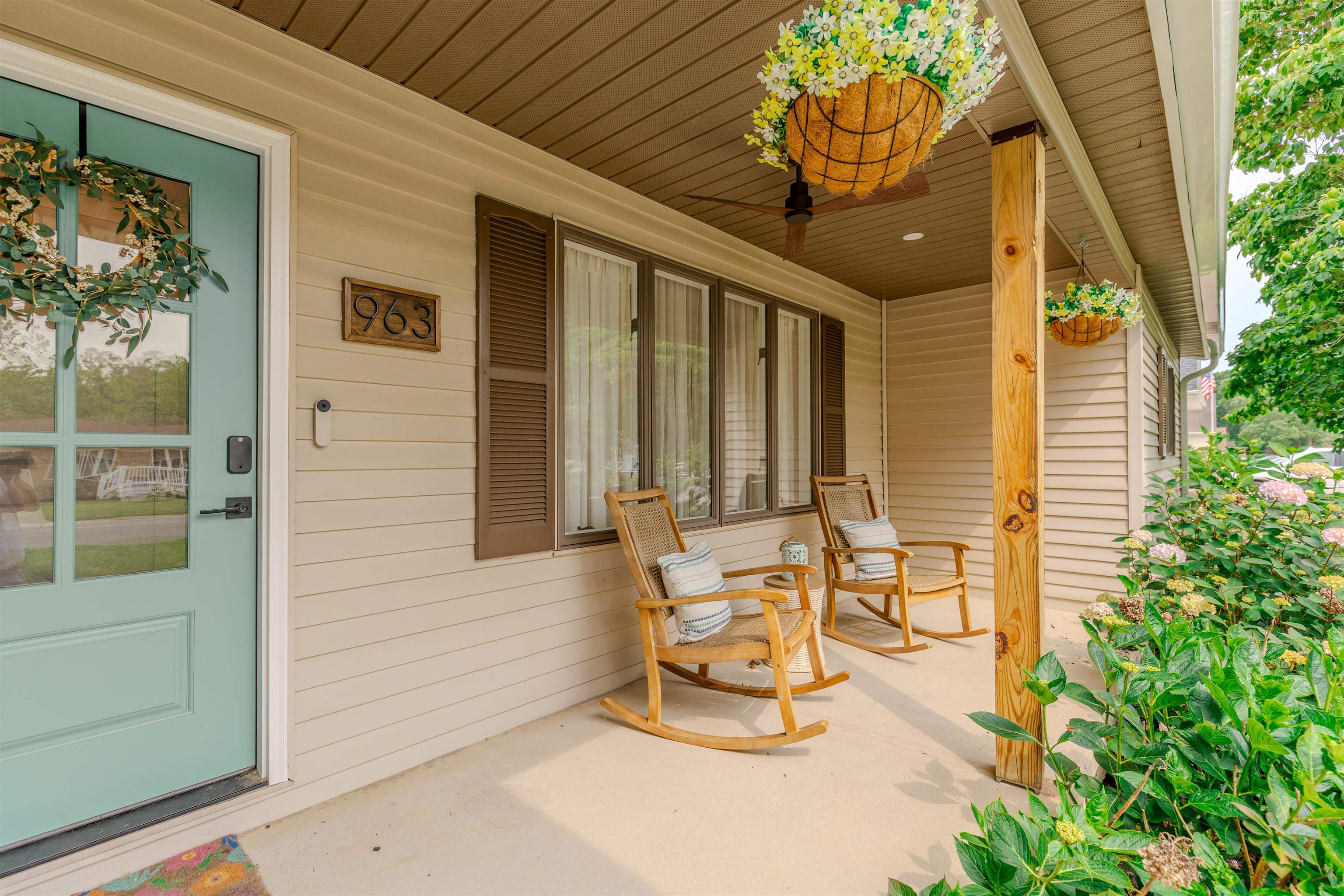 963 Tecumseh Road Erma, NJ 08204 - Photo 4 of 41 a building outdoor space with seating area