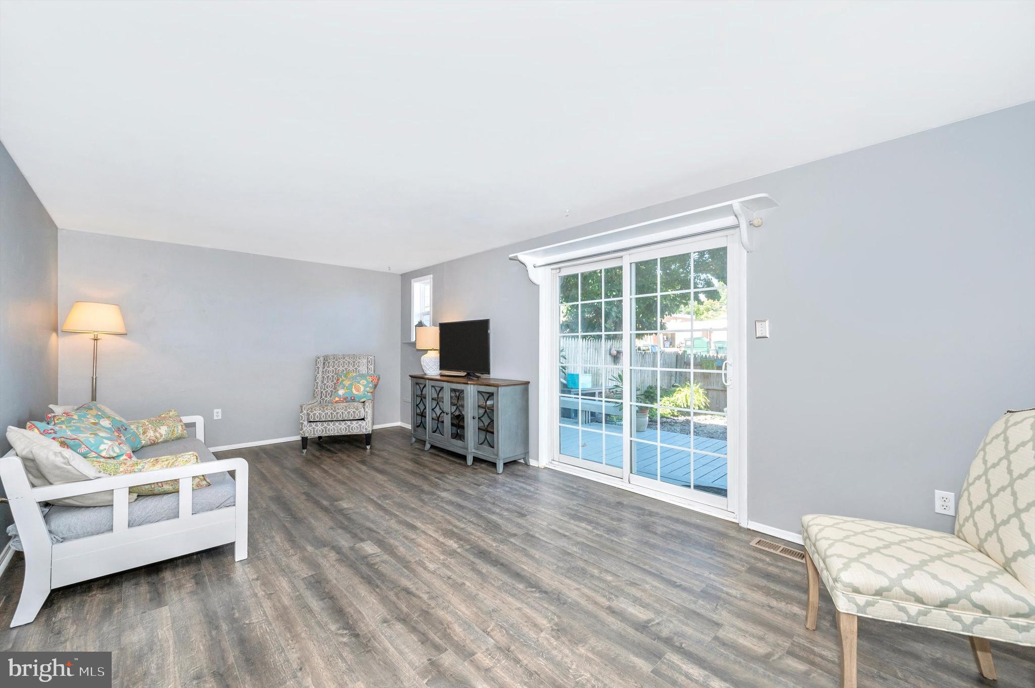 17526 Kohlhoss Road Poolesville, MD 20837 - Photo 15 of 42 a living room with furniture and a flat screen tv