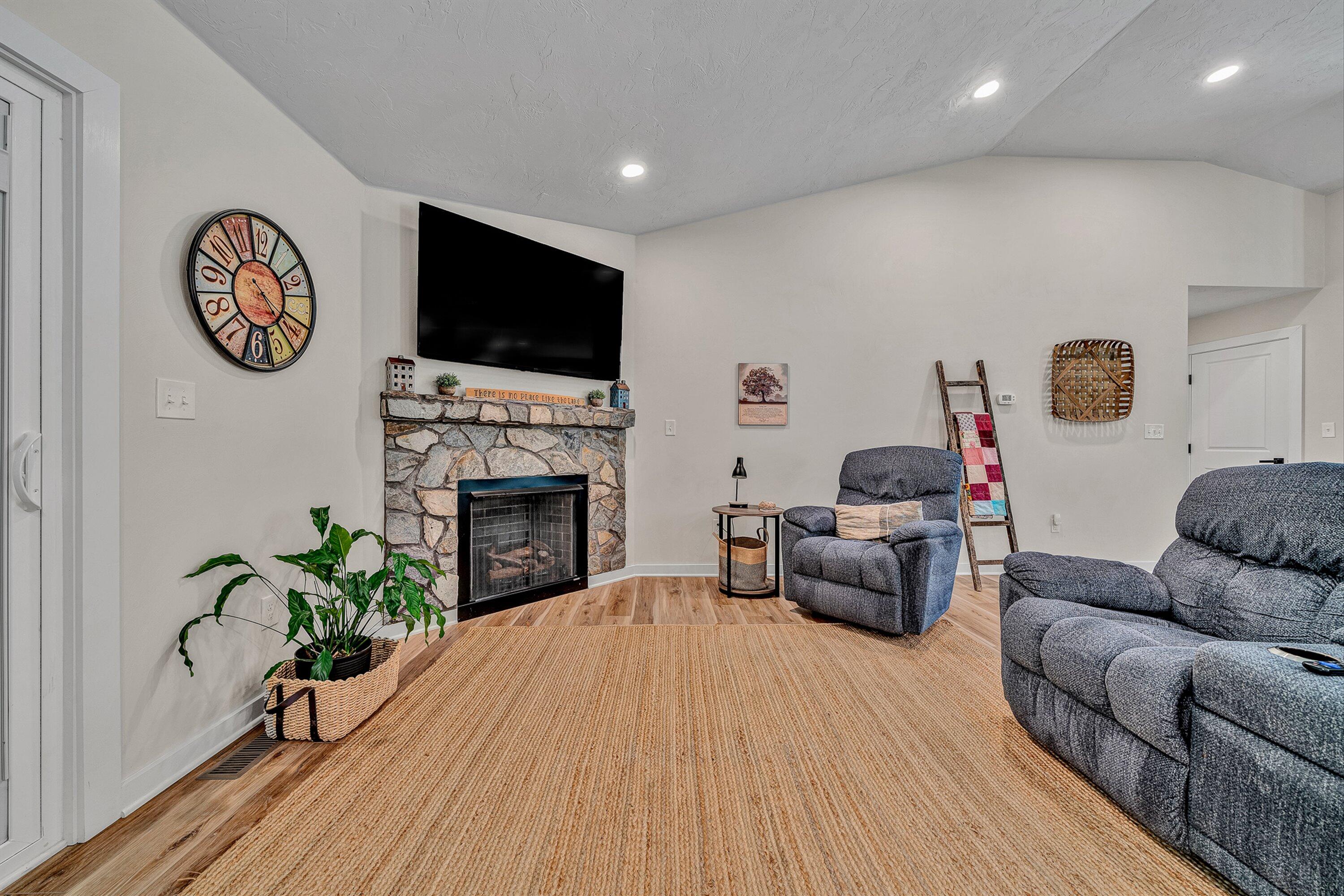 109 Ridgeway Court Moneta, VA 24121 - Photo 8 of 49 12-VM-09069