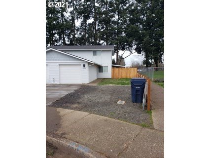 938 North Cloverleaf Loop Springfield, OR 97477 - Photo 2 of 11