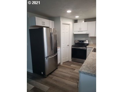 938 North Cloverleaf Loop Springfield, OR 97477 - Photo 4 of 11