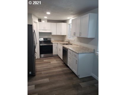 938 North Cloverleaf Loop Springfield, OR 97477 - Photo 5 of 11