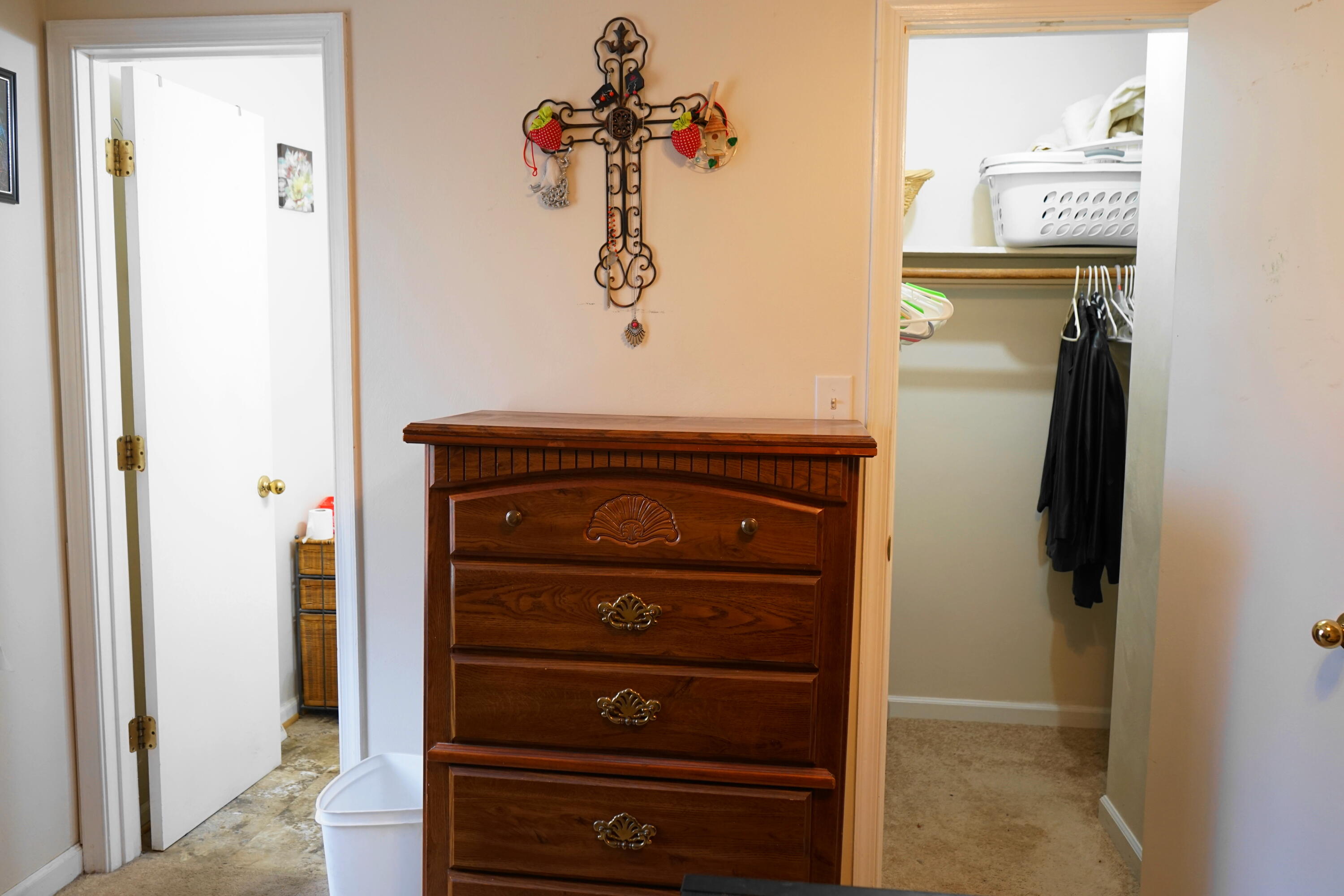 5320 Cove Road Roanoke, VA 24017 - Photo 18 of 30 a view of a dresser