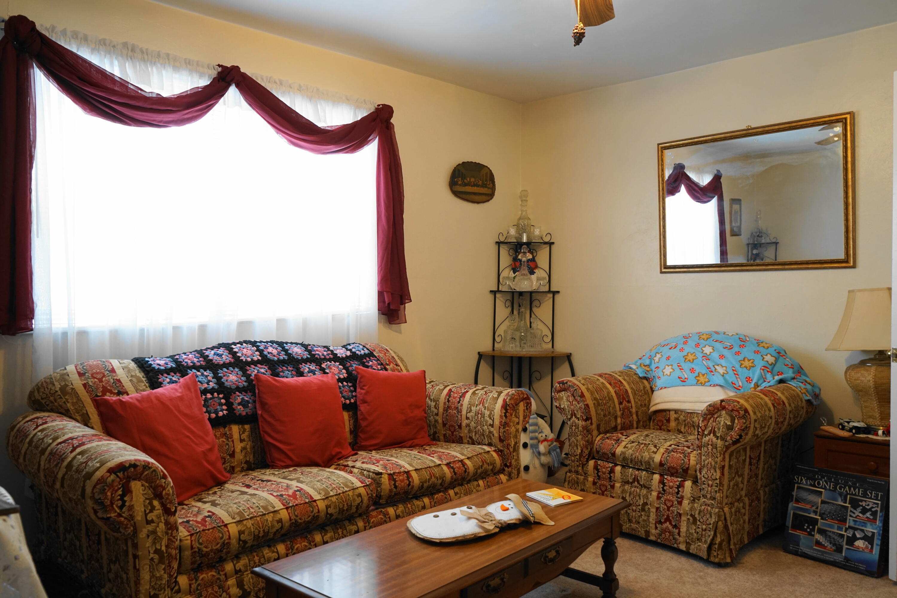 5320 Cove Road Roanoke, VA 24017 - Photo 24 of 30 a living room with furniture