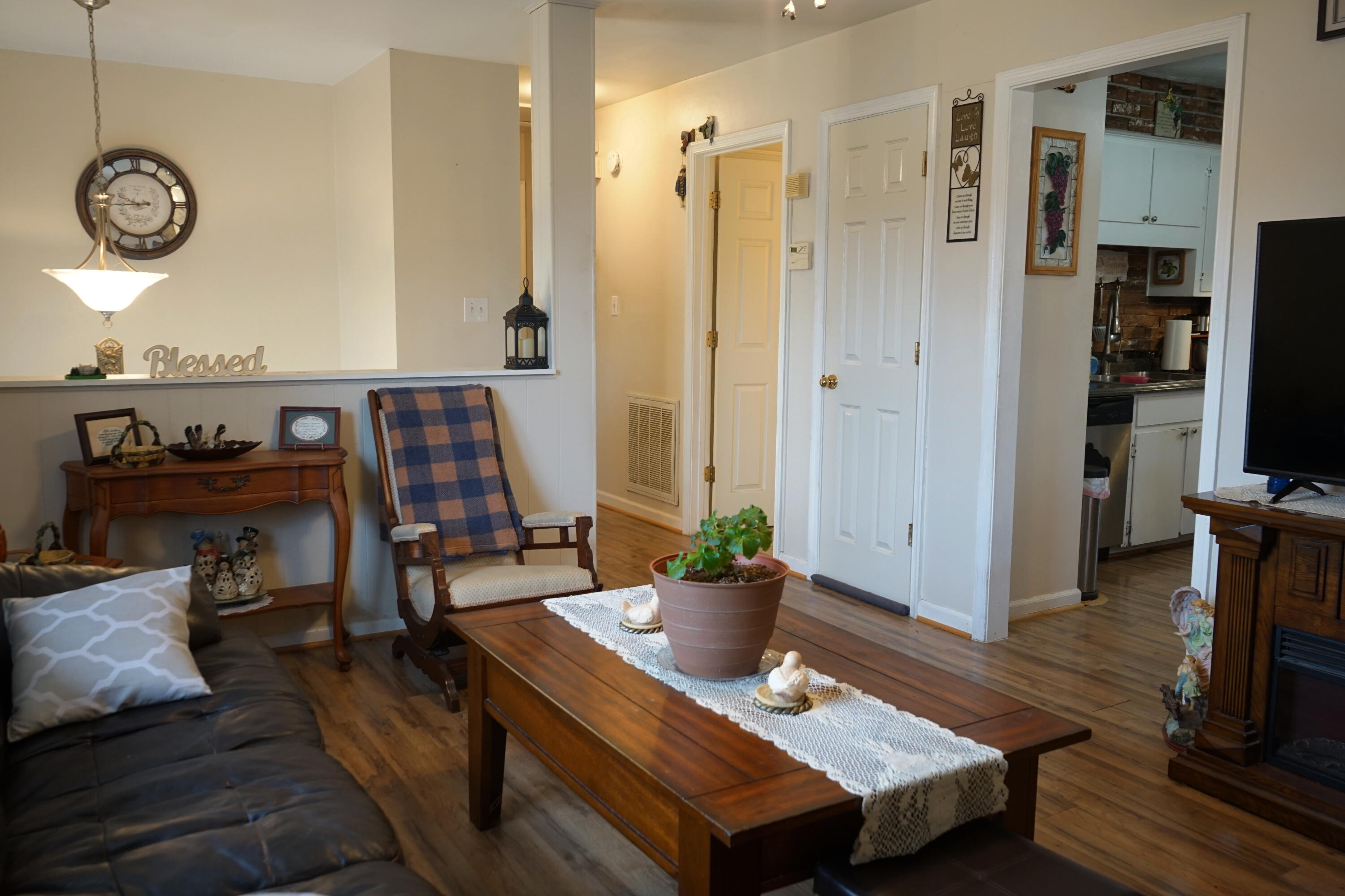 5320 Cove Road Roanoke, VA 24017 - Photo 7 of 30 a living room with furniture and a table