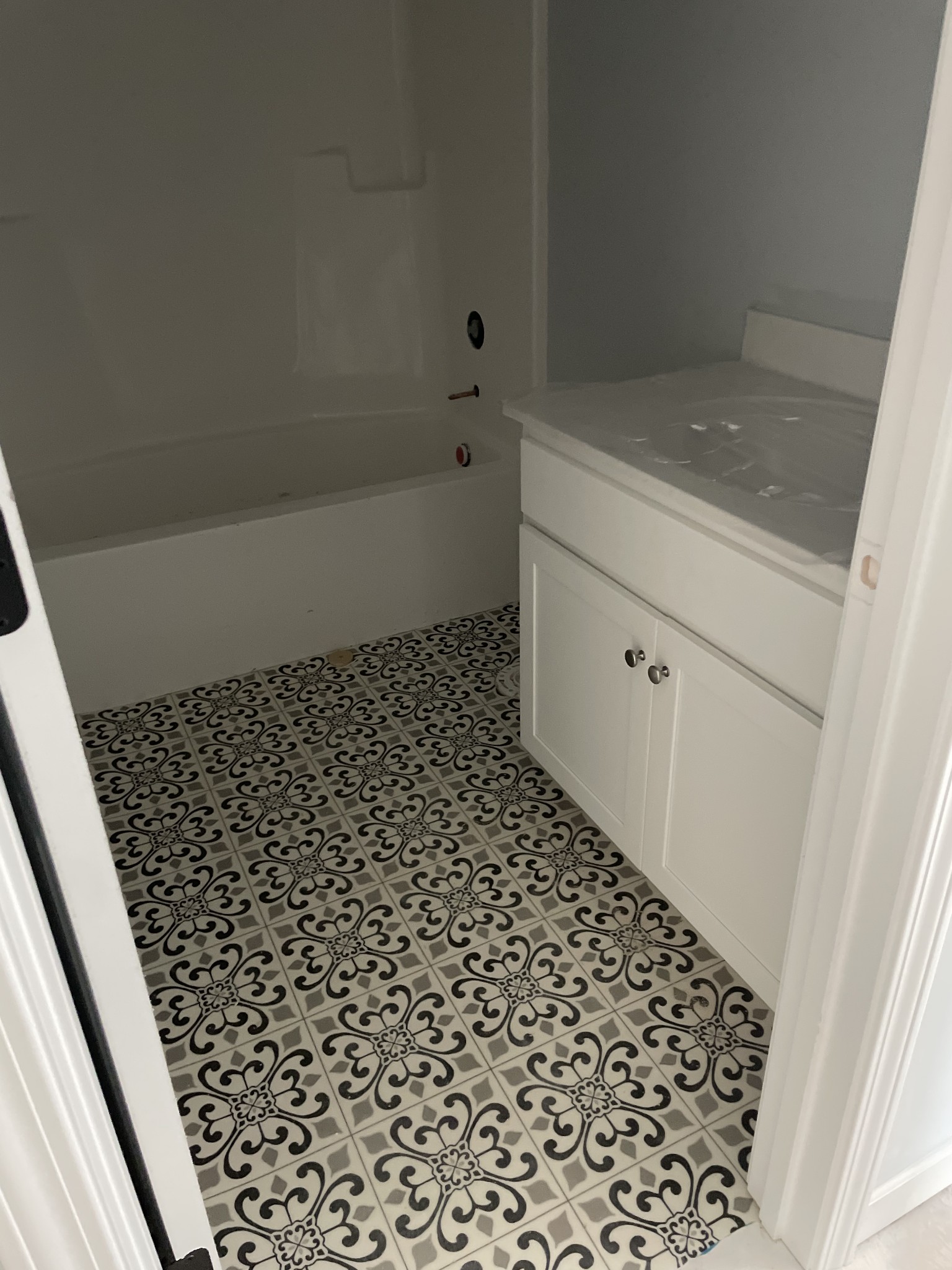 3213 Volta Road Christiana, TN 37037 - Photo 4 of 19 a bathroom with a bathtub and shower