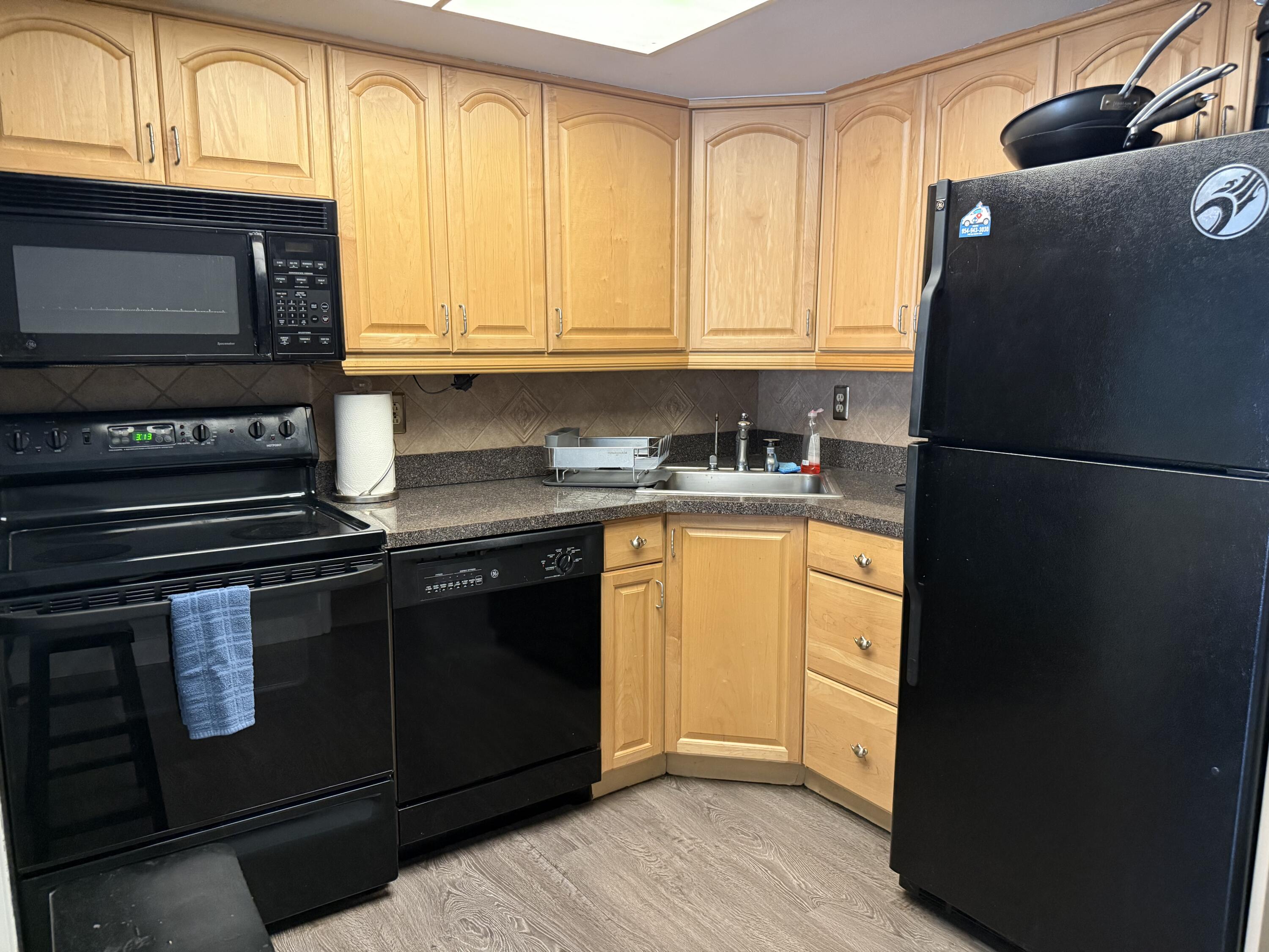 1110 North Riverside Drive, Unit 9 Pompano Beach, FL 33062 - Photo 3 of 14 IMG_7910