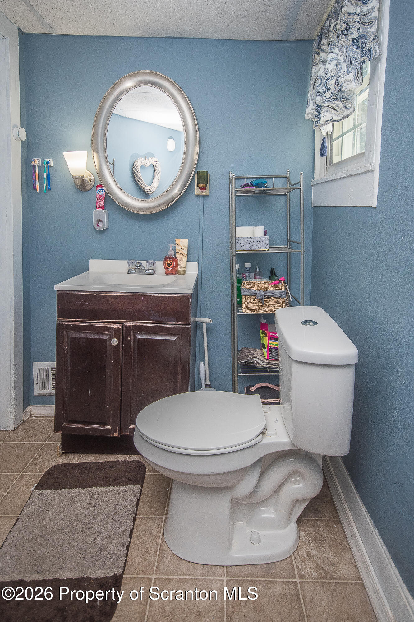 214 Main Street Moosic, PA 18507 - Photo 12 of 28 1/2 Bathroom