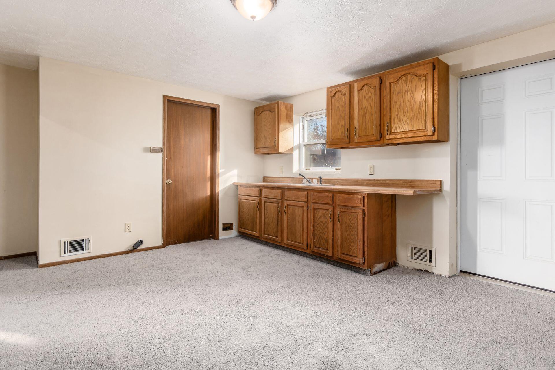 9083 Taylor Road Orient, OH 43146 - Photo 79 of 93 InLaw Suite Kitchen