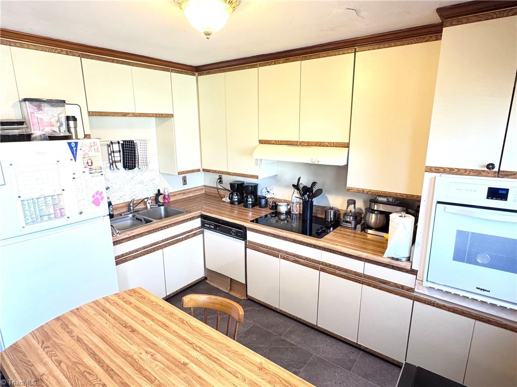 160 Motor Road Winston-Salem, NC 27105 - Photo 10 of 29