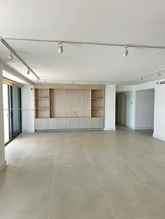 $8,500 | 10205 Collins Avenue, Unit 907, Bal Harbour, FL 33154