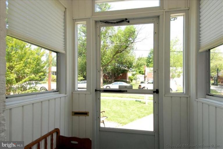904 Snure Road Silver Spring, MD 20901 - Photo 2 of 19 Entrance / Foyer