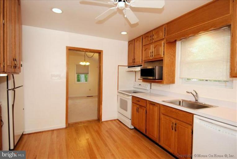 904 Snure Road Silver Spring, MD 20901 - Photo 17 of 19 Kitchen #2