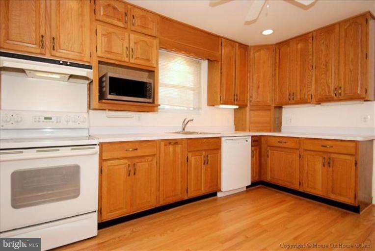 904 Snure Road Silver Spring, MD 20901 - Photo 4 of 19 Kitchen