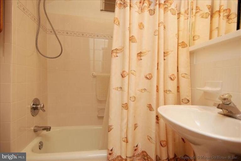 904 Snure Road Silver Spring, MD 20901 - Photo 10 of 19 Bath #1