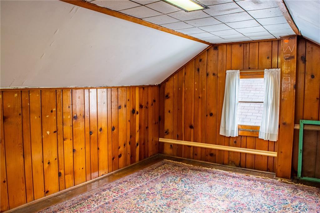 950 Stanford Road Pittsburgh, PA 15212 - Photo 23 of 25 Large bedroom on 3rd floor
