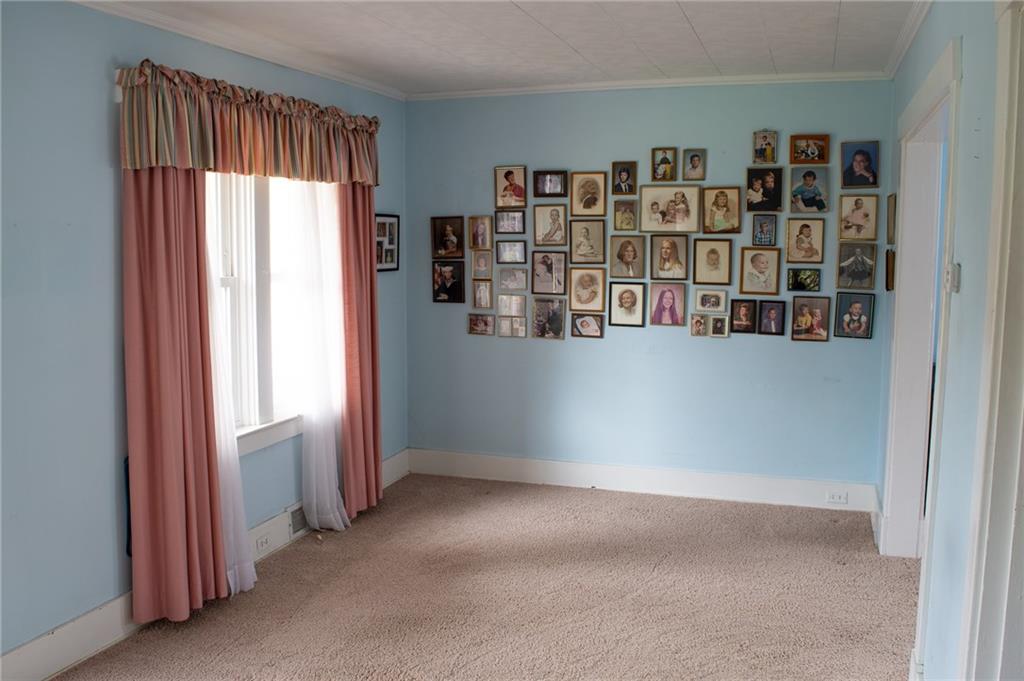 950 Stanford Road Pittsburgh, PA 15212 - Photo 9 of 25 Living Room