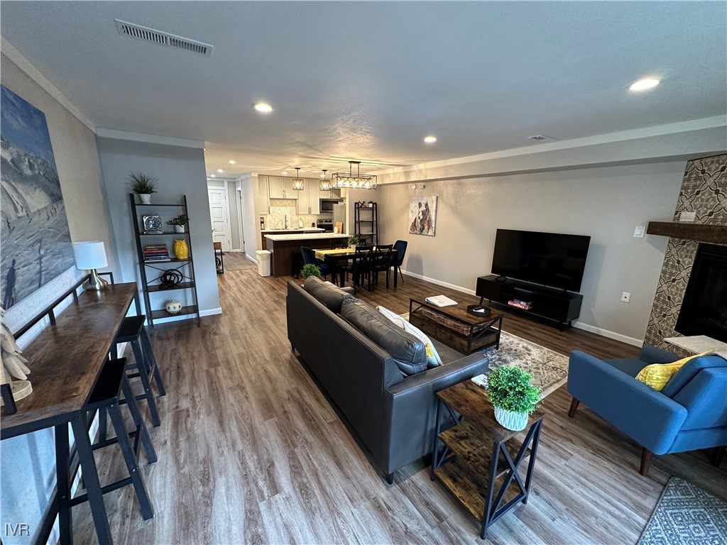 861 Southwood Boulevard, Unit 18 Incline Village, NV 89451 - Photo 2 of 17 Living Room