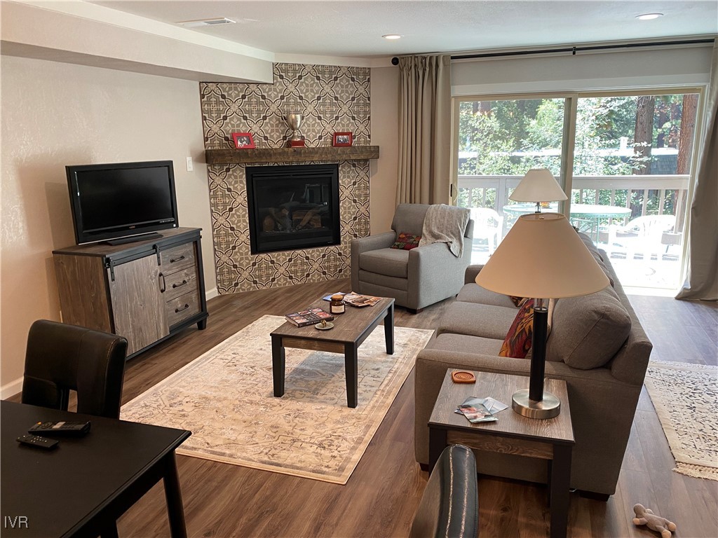 861 Southwood Boulevard, Unit 18 Incline Village, NV 89451 - Photo 3 of 17 Living Room