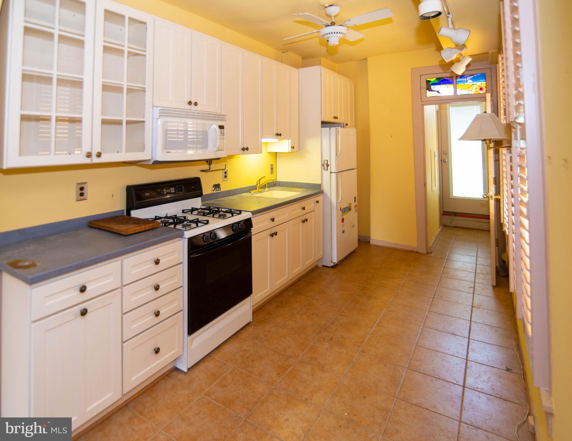 1015 Riverside Avenue Baltimore, MD 21230 - Photo 11 of 32 Main Level Kitchen