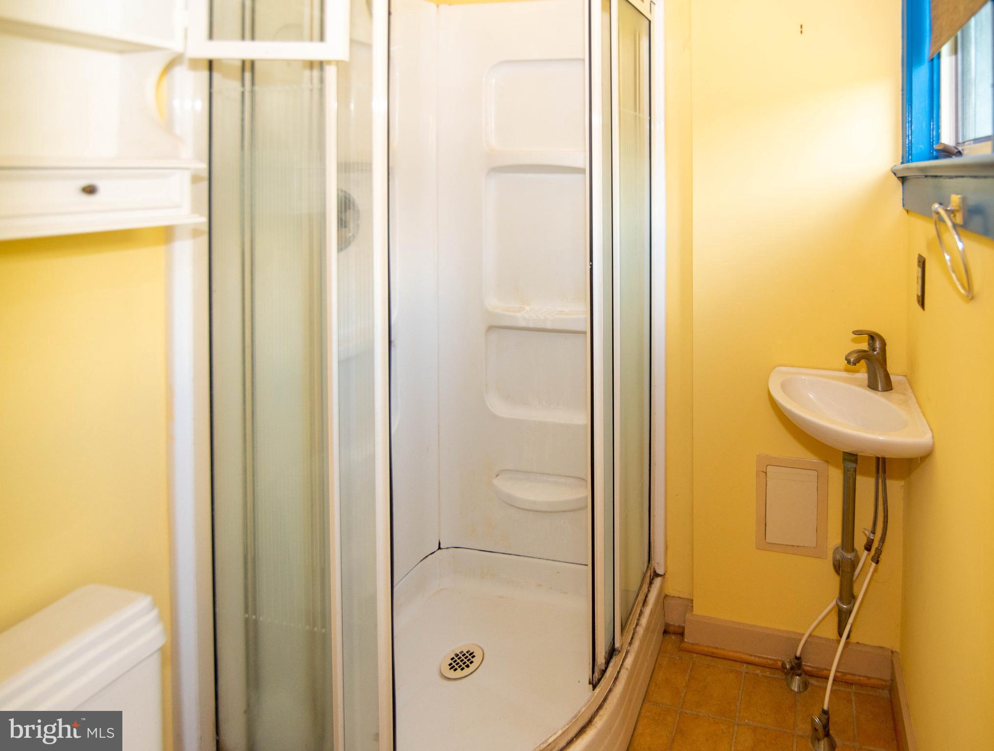 1015 Riverside Avenue Baltimore, MD 21230 - Photo 14 of 32 Main Level Full Bath