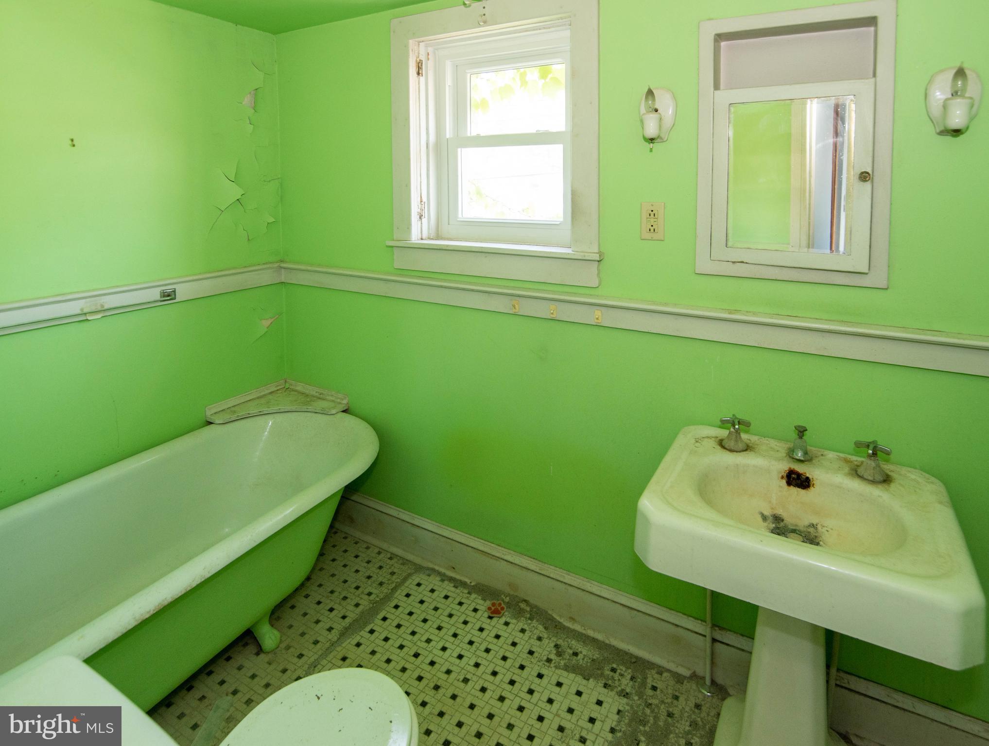1015 Riverside Avenue Baltimore, MD 21230 - Photo 21 of 32 Upper Floor Full Bath