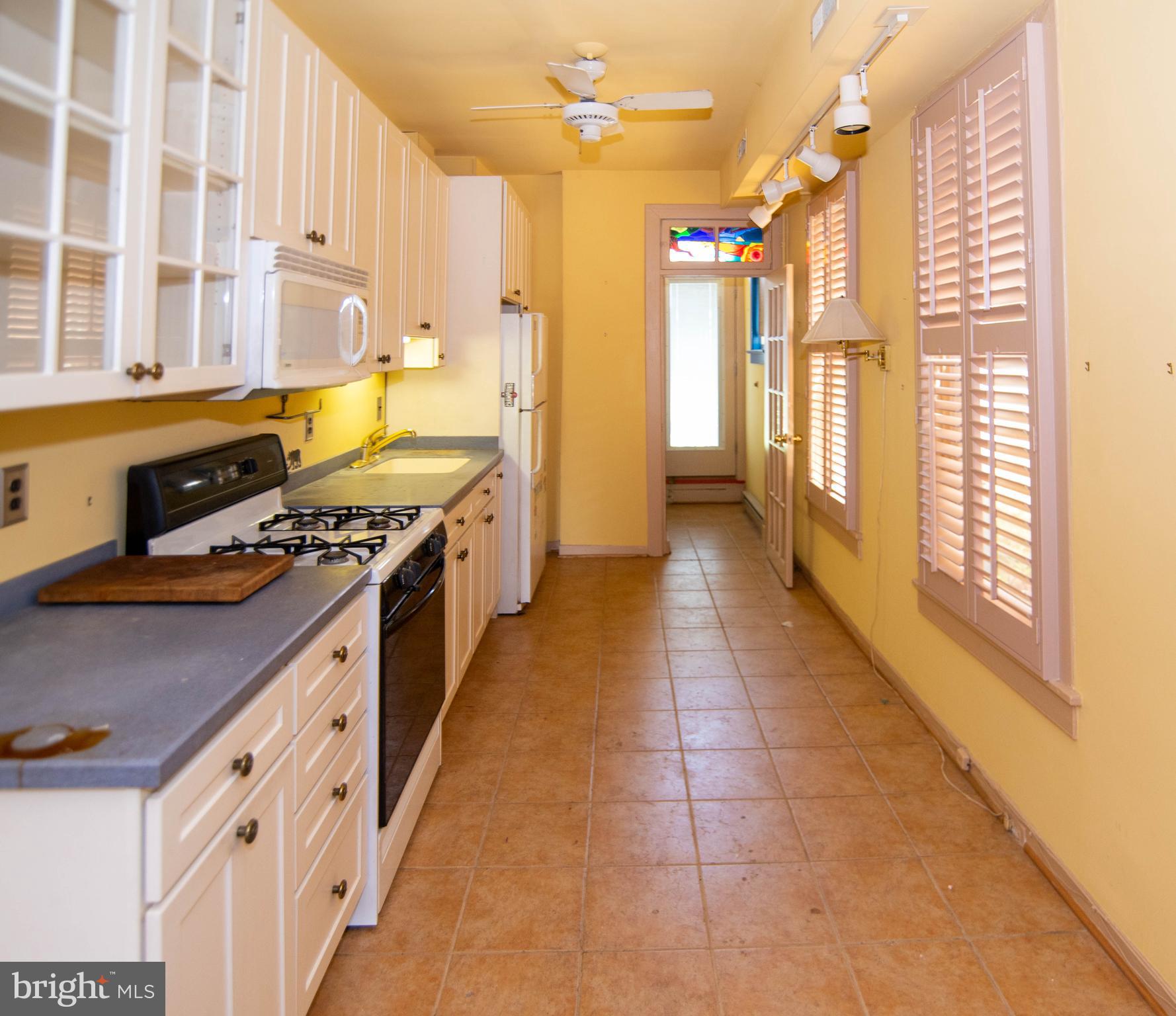 1015 Riverside Avenue Baltimore, MD 21230 - Photo 10 of 32 Main Level Kitchen