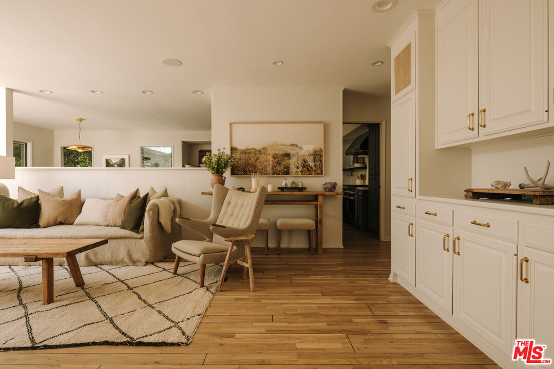 2610 Mandeville Canyon Road Los Angeles, CA 90049 - Photo 11 of 32 a living room with furniture and a kitchen view