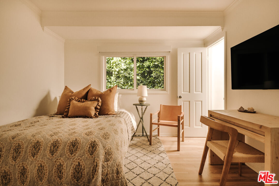2610 Mandeville Canyon Road Los Angeles, CA 90049 - Photo 28 of 32 a bedroom with a bed and a chair