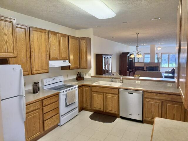 400 South Rice Street, Unit 2 Whitewater, WI 53190 - Photo 5 of 27 KITCHEN