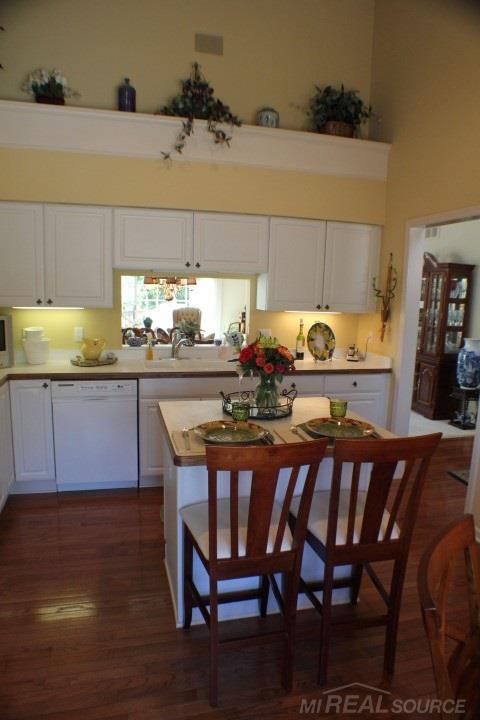 1340 Copper Circle Rochester, MI 48306 - Photo 8 of 22 31255887-7.JPG