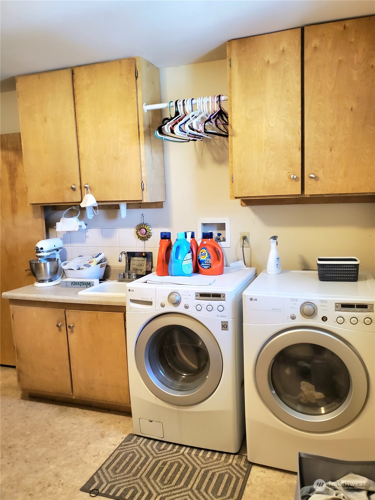 1241 North Sage Road Ritzville, WA 99169 - Photo 24 of 40 a utility room with sink dryer and washer