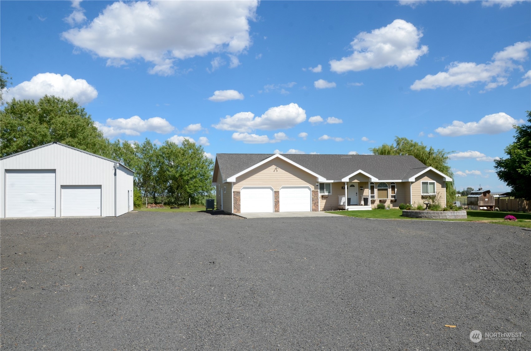 1241 North Sage Road Ritzville, WA 99169 - Photo 3 of 40 a view of a house with a yard