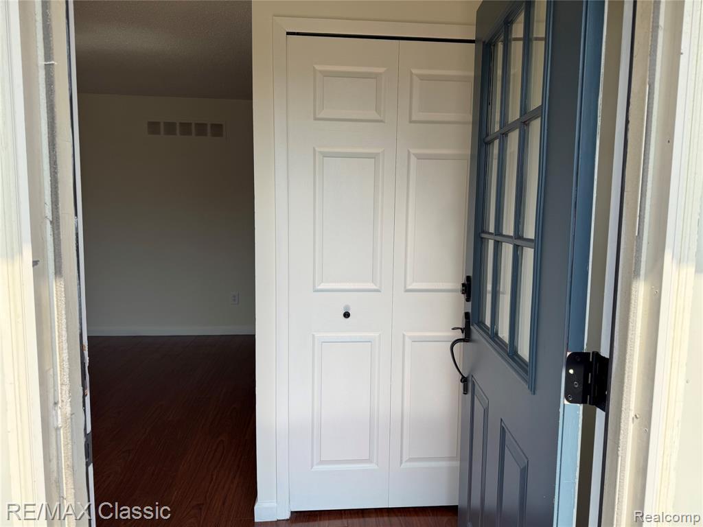 44256 Proctor Road Canton, MI 48188 - Photo 3 of 59 Gallery Image 3