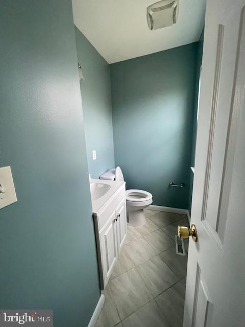 48 Fleming Street Newark, DE 19713 - Photo 4 of 16 a bathroom with a toilet and a shower